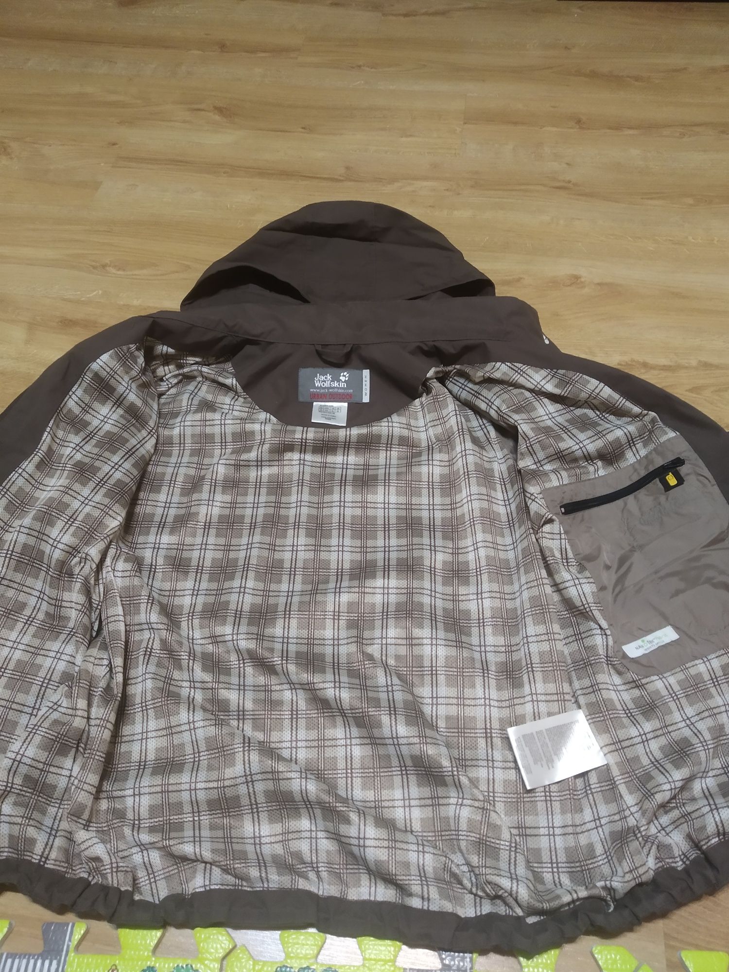 Продам жіночу куртку фирмы Jack Wolfskin .р 46(xl)