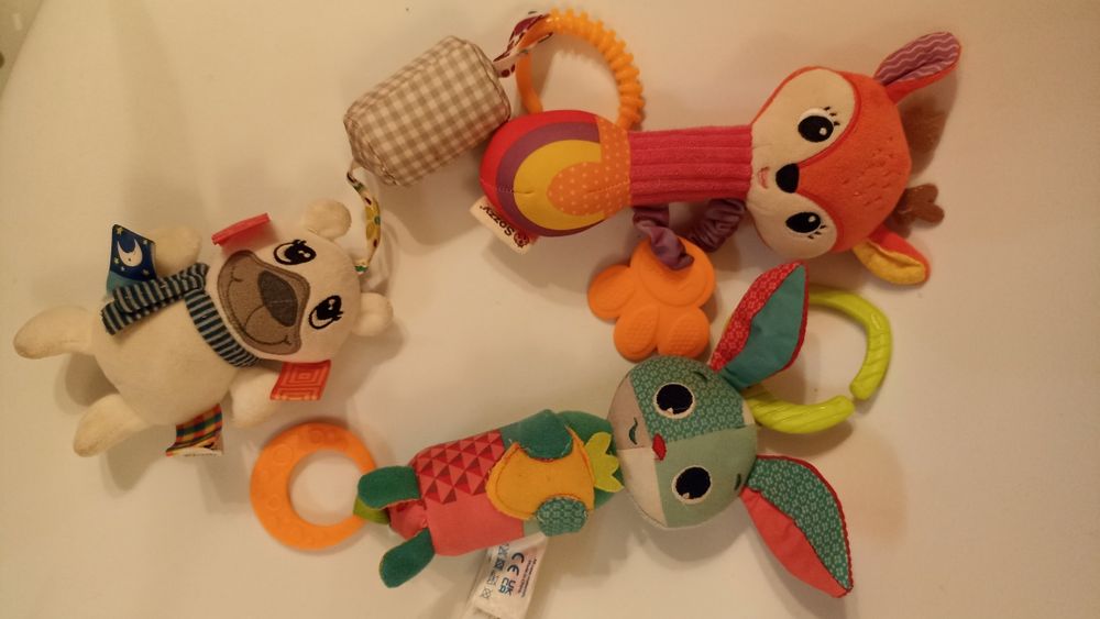 Іграшки на дитячу коляску