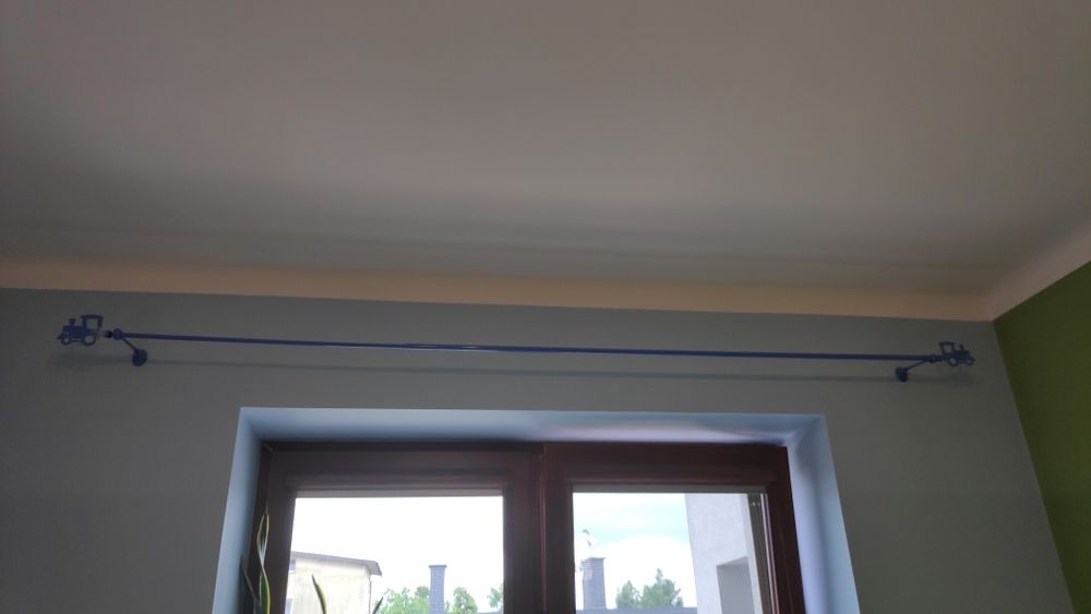 Karnisz używany do pokoju dziecięcego komplet