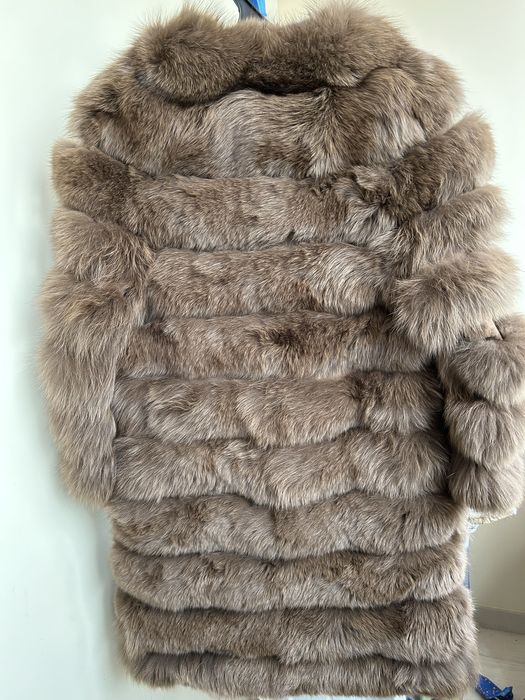 Продам шубу з натурального хутра (песець),стан нової.