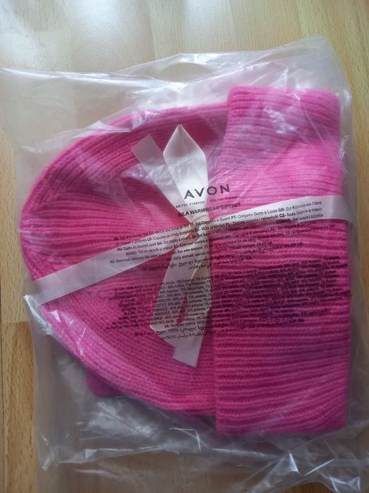 Zestaw czapka i  rękawiczki Avon