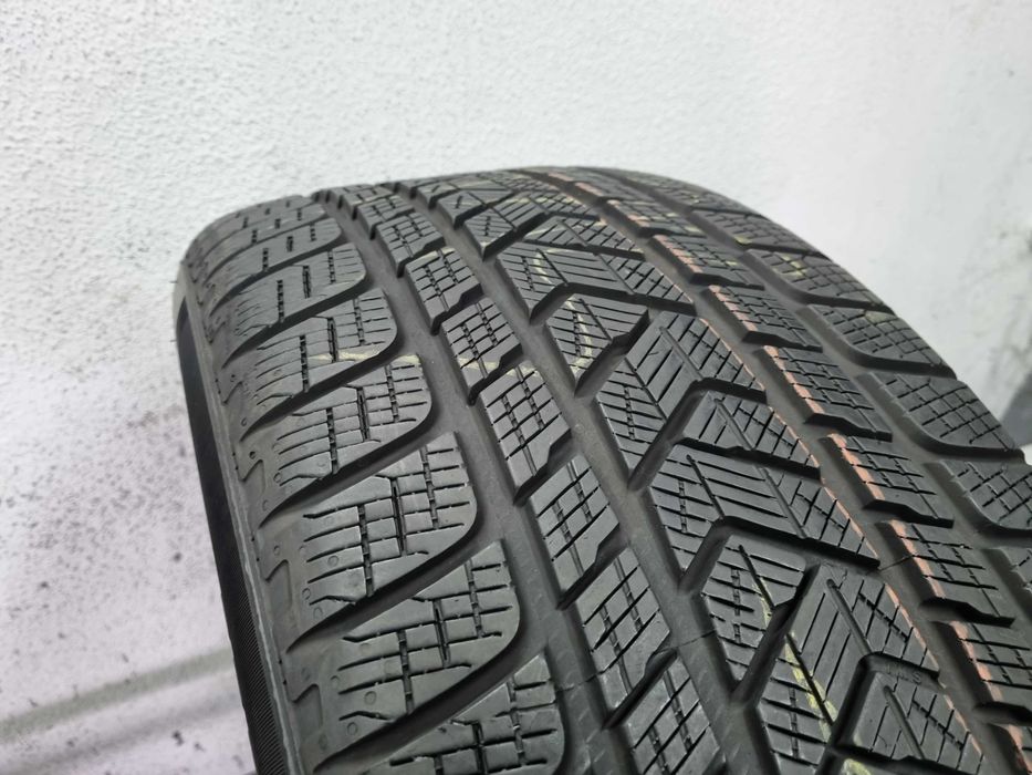 285/45/20 112V Pirelli Scorpion Winter AO Dot.3417R