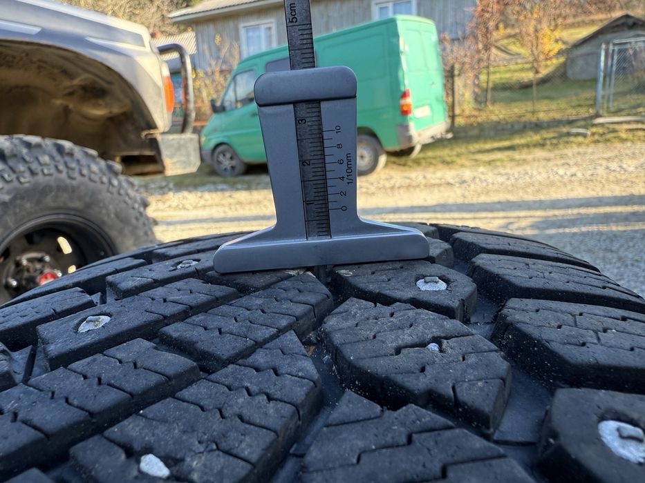 Зимова резина 215-70 р15 шип.