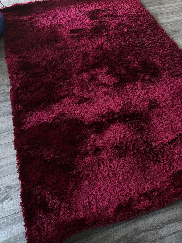 Carpete com pêlo bordeaux com 160x230