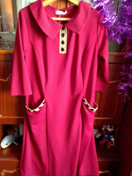 женское красное нарядное платье