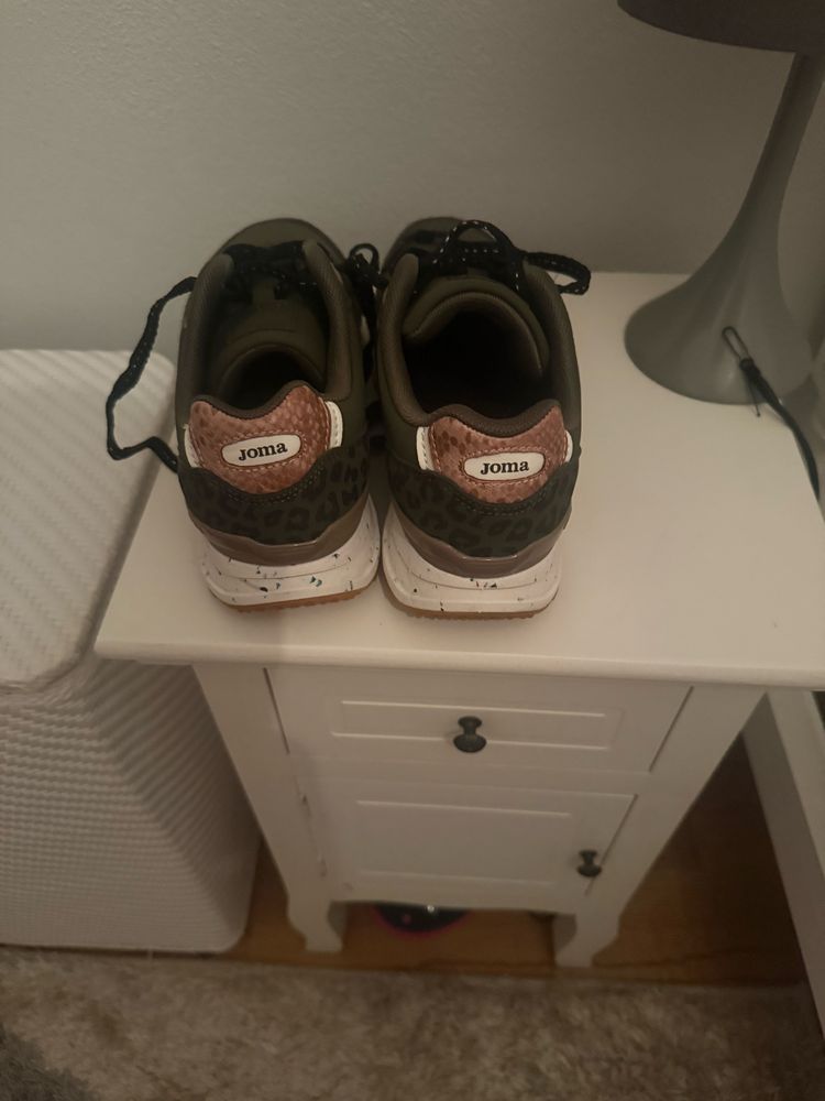 Vendo sapatilhas de mulher da marca joma