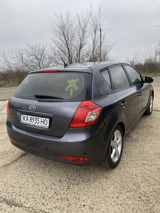 Продаю автомобіль KIA ceed