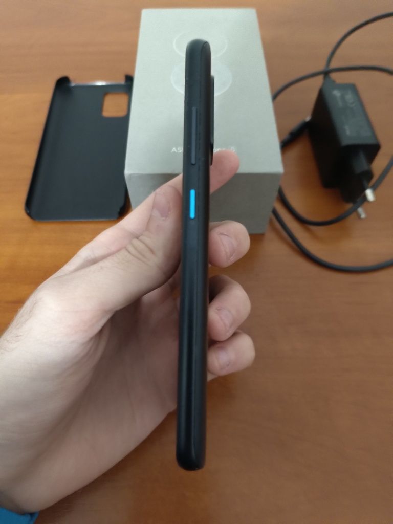Смартфон Asus ZenFone 8