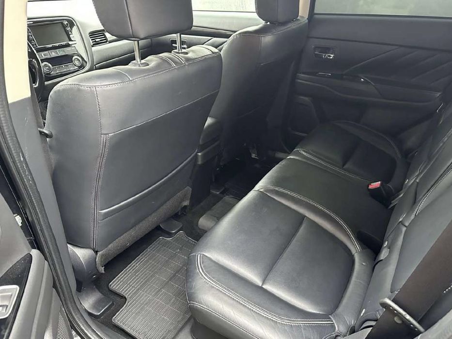 Mitsubishi Outlander PHEV 2016