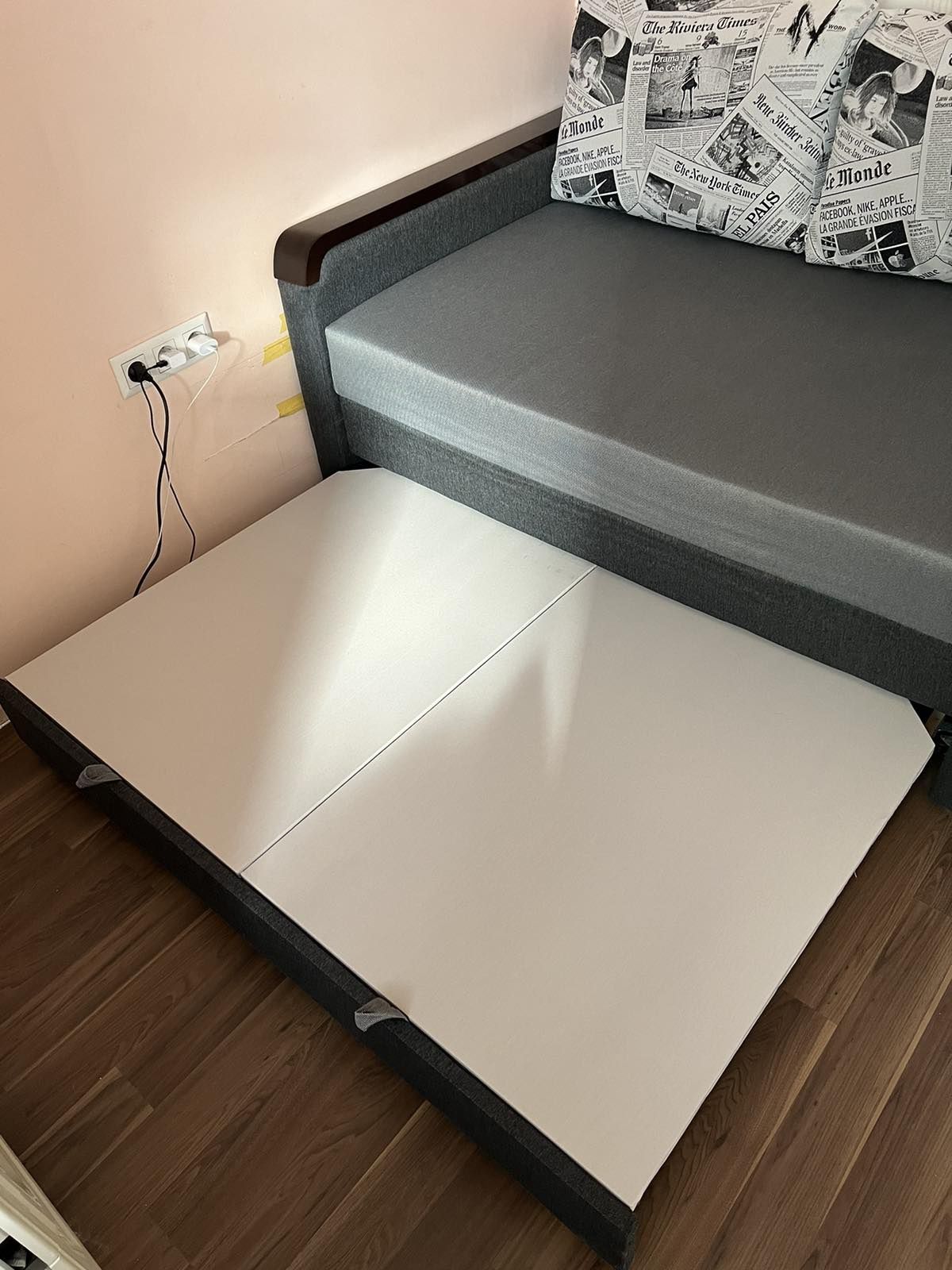 Продам розкладний сірий диван ліжко середнього розміру стан чудовий