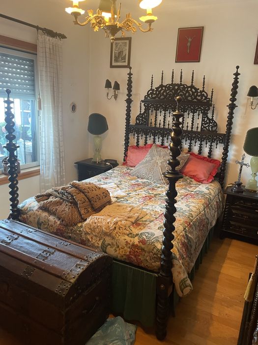 Cama de Casa de Pau Preto