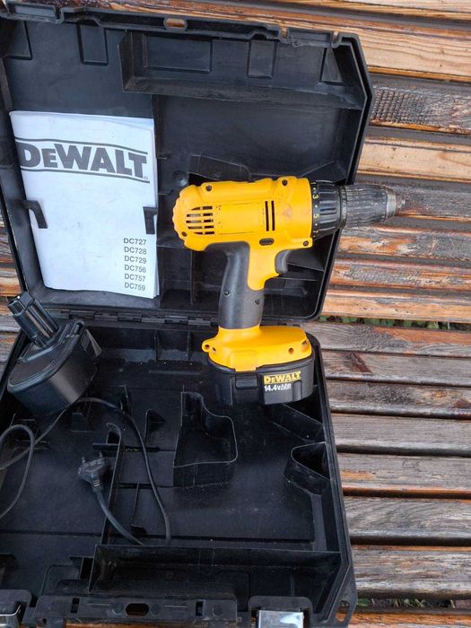 Шуруповерт шурупокрут DeWalt