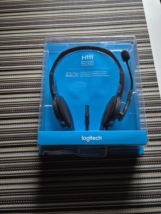 Продам нові навушники Logitech H111