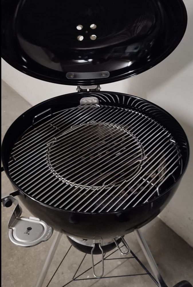 Вугільний гриль Weber Master Touch Premium 5775