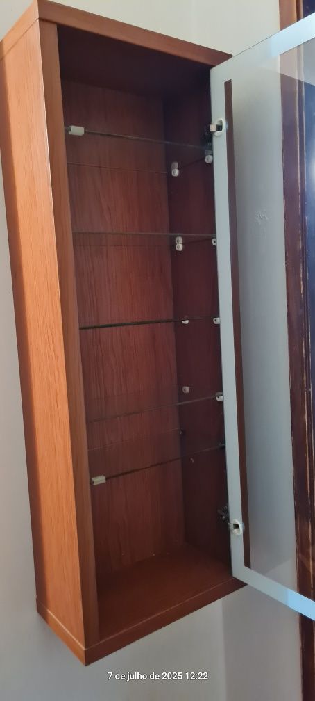Vendo vitrine de parede IKEA