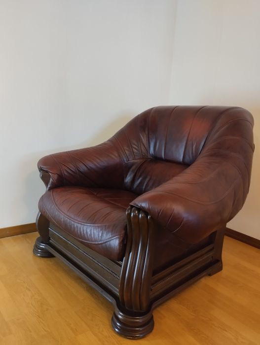 Продам кожанное кресло,состояние отличное.10000 гр.