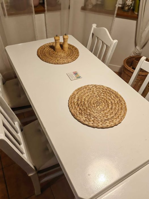 Stół drewniany i 4 krzesła