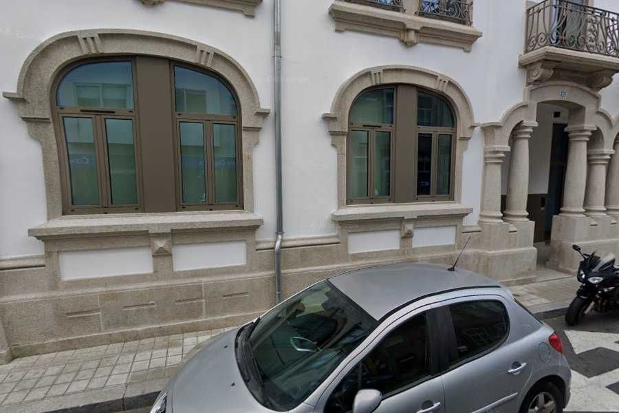 Garagem  junto cruzamento Areosa