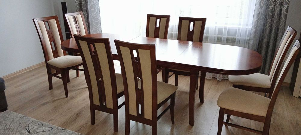 Stół na 12 osób +12 krzeseł.