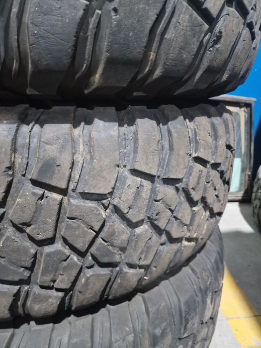 Pneus 37x12.5 r 17 cooper km3