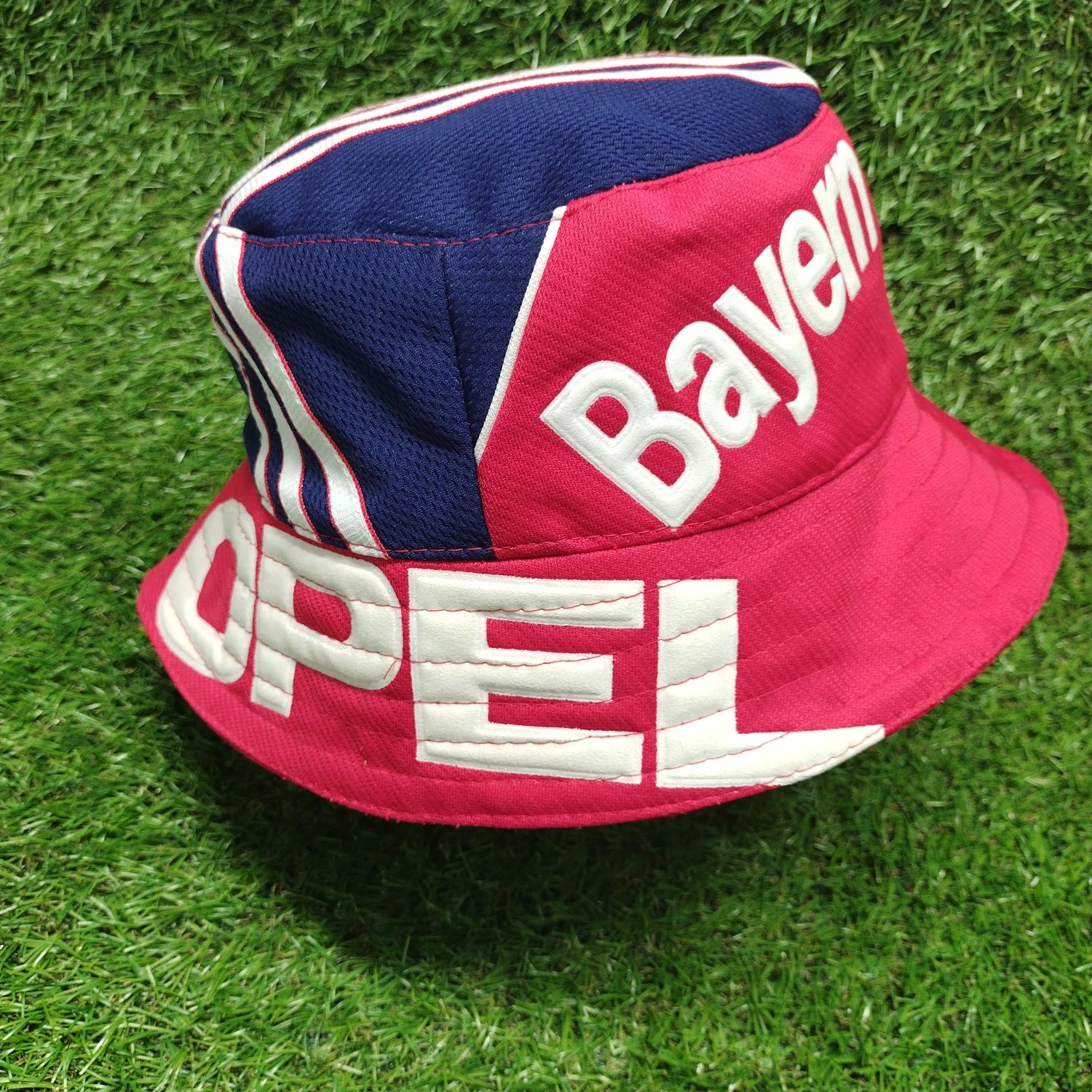 Czapka buckethats Bayern Monachium