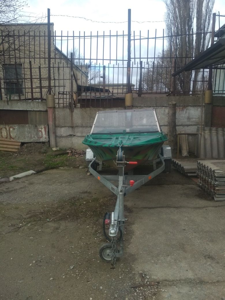 Лодка Крим гаражне зберігання з документами Срочно