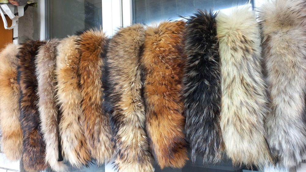 Меховой воротник.