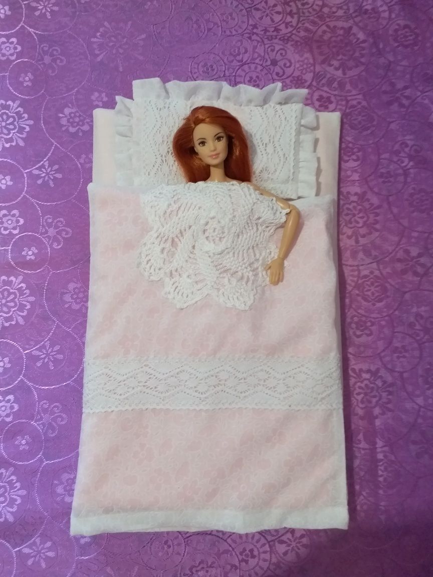 Постель и постельное бельё для куклы.
