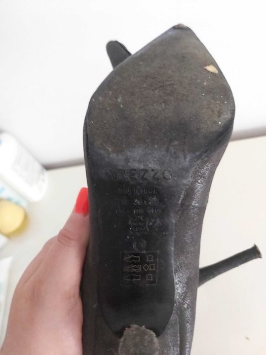 Sapatos Stilletos da marca Arrezo usados