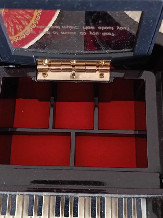 Piano Musical Porta Joias Kings