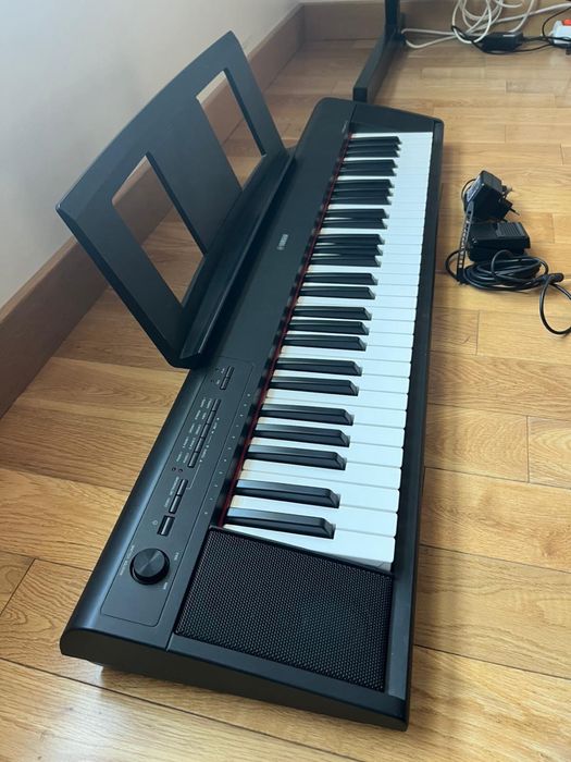 Piano/Teclado Yamaha Piaggero Preto