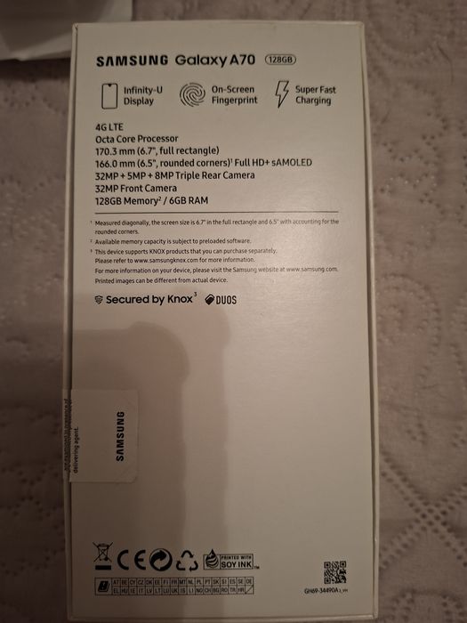Samsung A70 com 25 capas de protecção