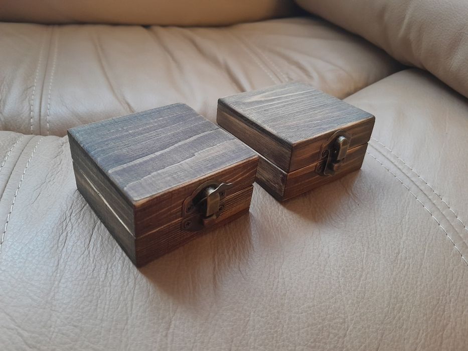 Дерев'яна скринька (футляр, шкатулка) для монети