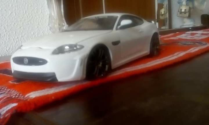 Vendo Jaguar XKRS BBurago miniatura!!!