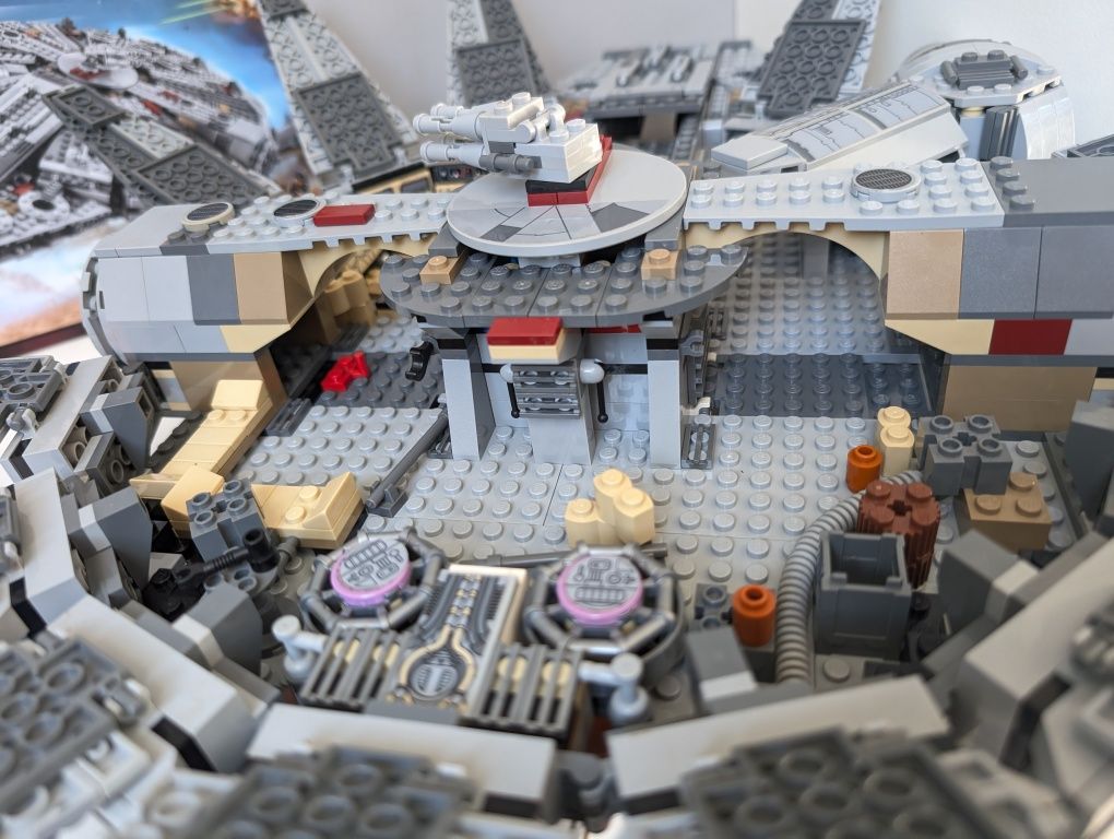 Lego 75105 Millennium Falcon kompletny