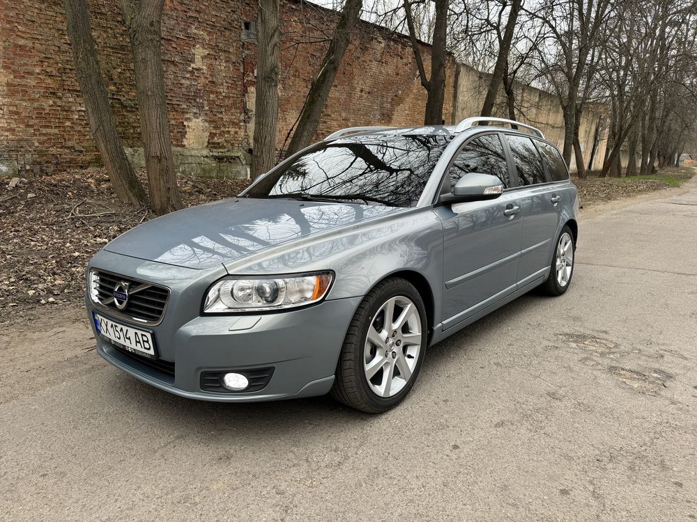 Продам Volvo v50 1.6 D2 2012