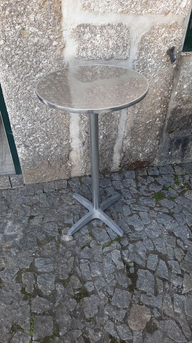 Mesa alta em aluminio