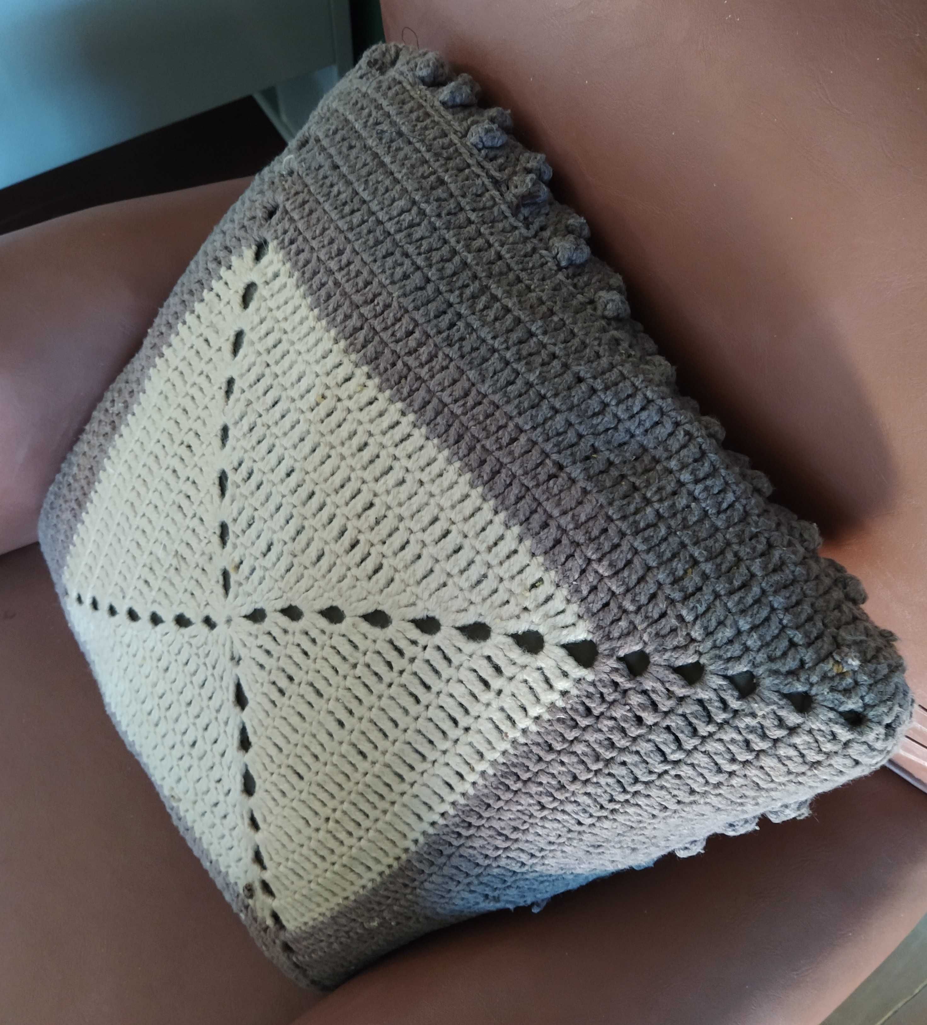 Almofadão de lã em crochet