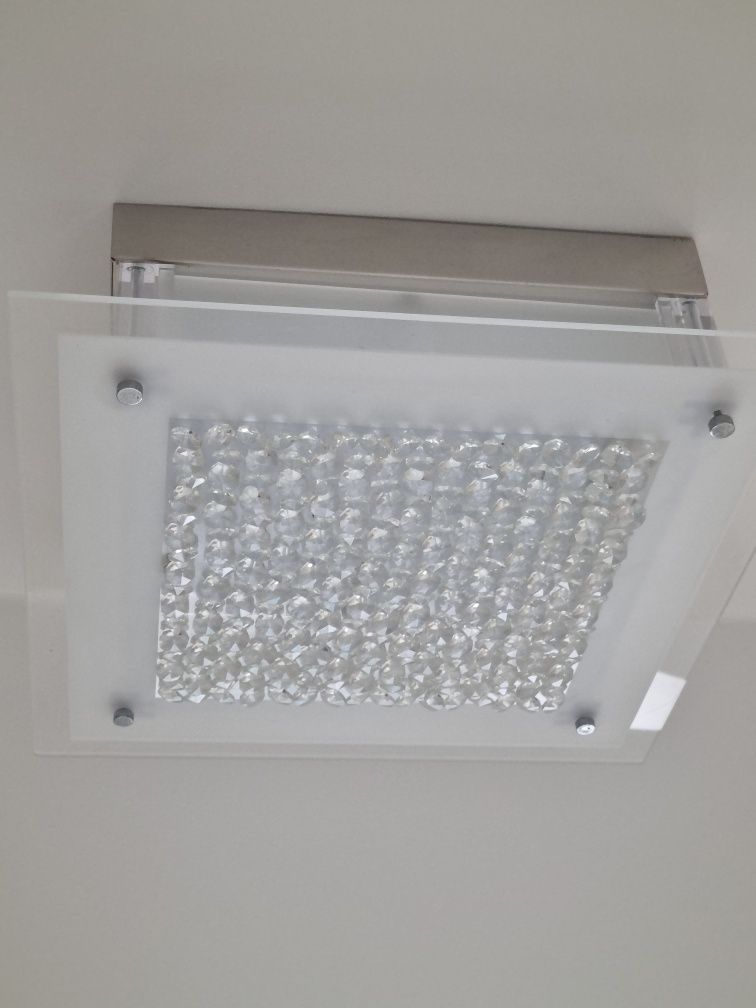 Lampa LED, podświetlane szklane kryształki