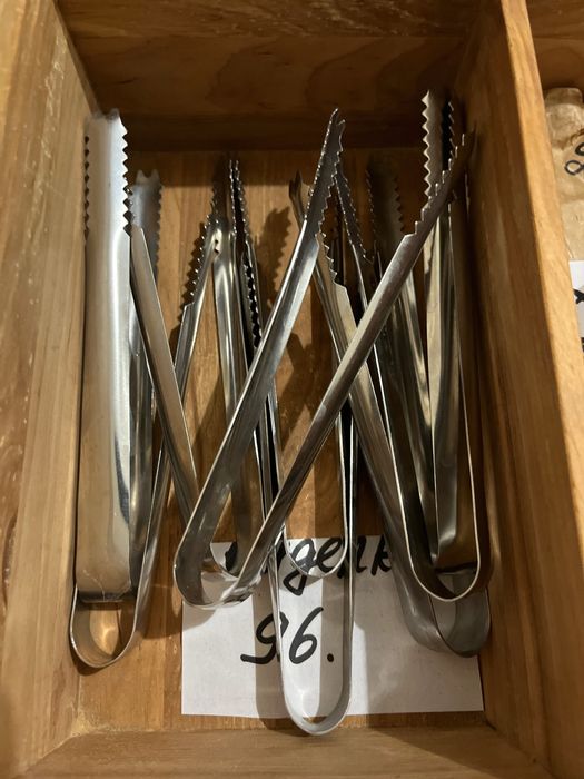 Столові набори , ложки, ножі , виделки, щипці для льоду