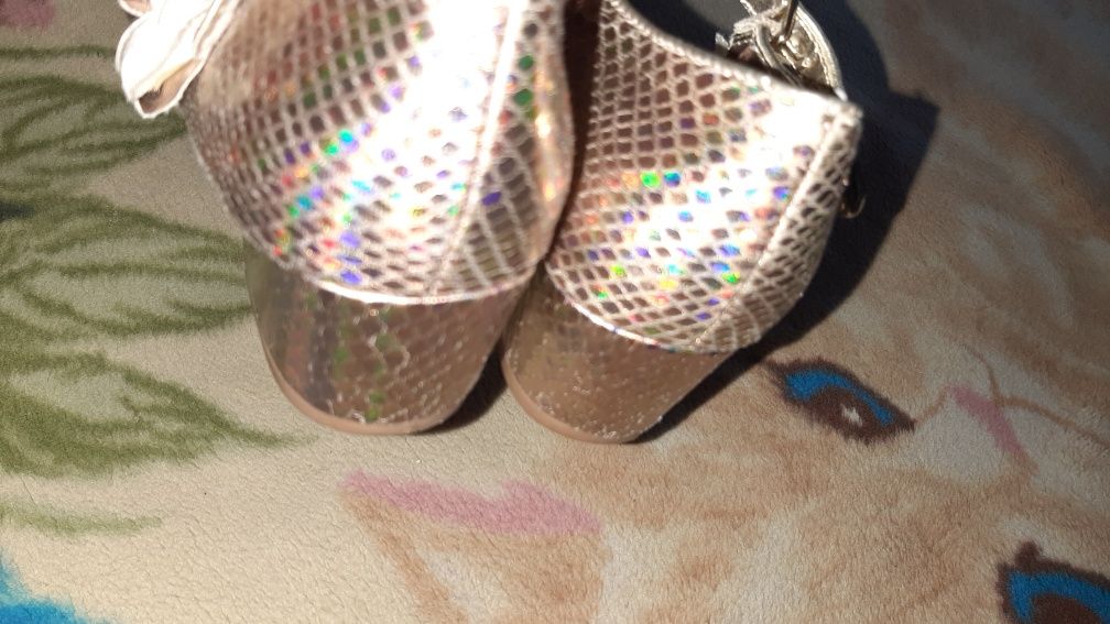 Святкові золоті туфлі Monsoon для дівчинки 34 розмір
