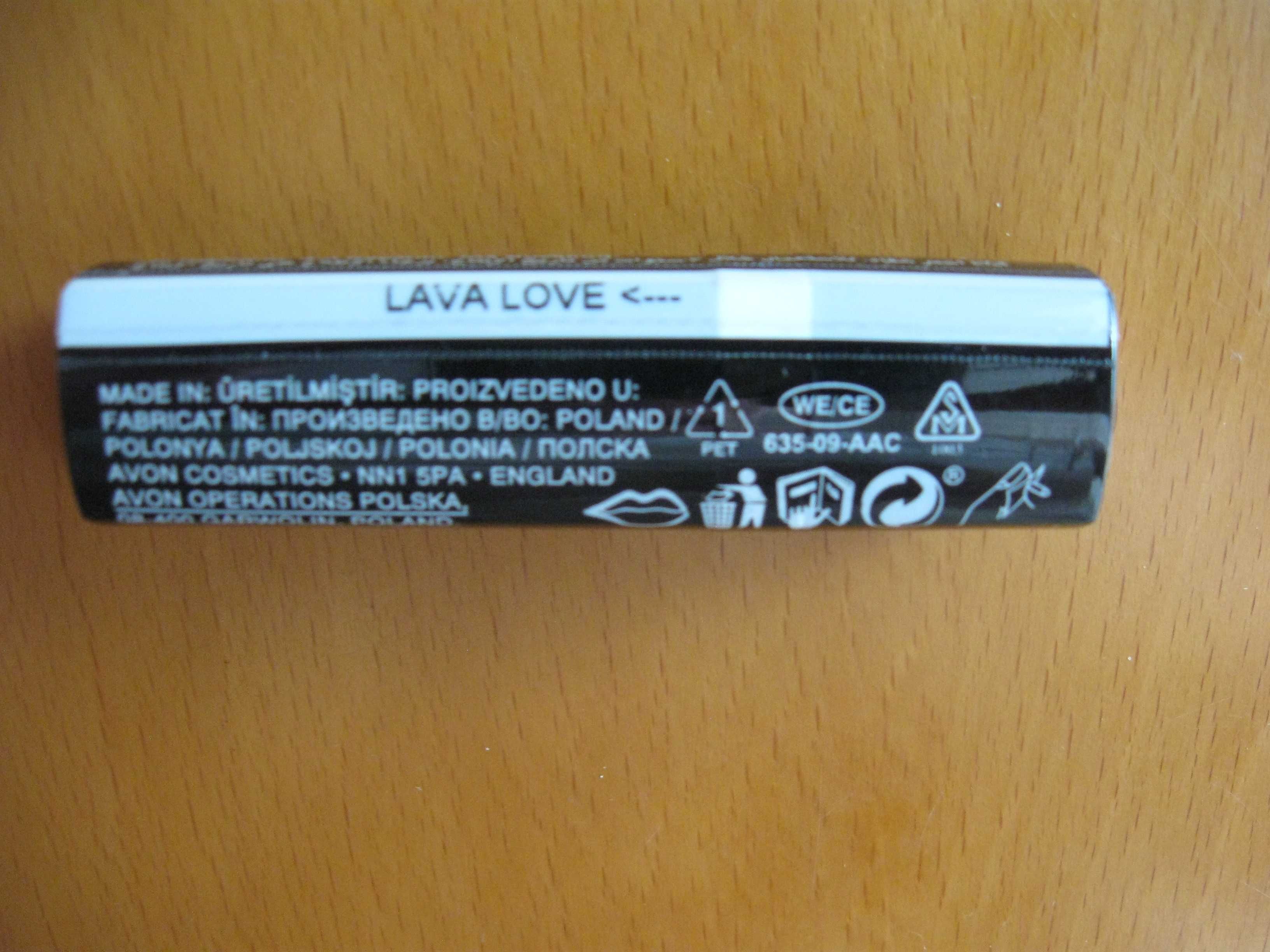 AVON Ultrakremowa szminka, lava love