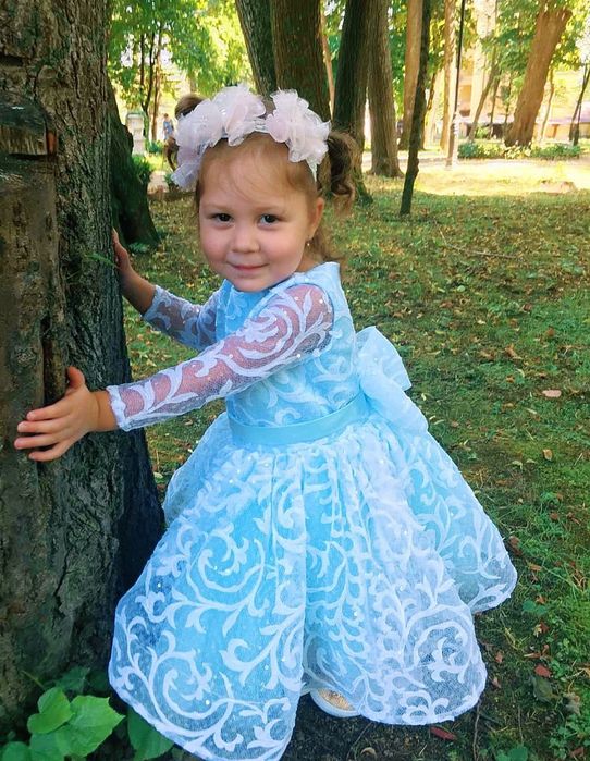 дитячі нарядні плаття ,сукні  на  Сніжинки