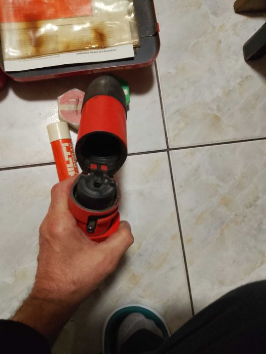 Pistolet prochowy do gwoździ Hilti. DX-400 Stan bardzo dobry.