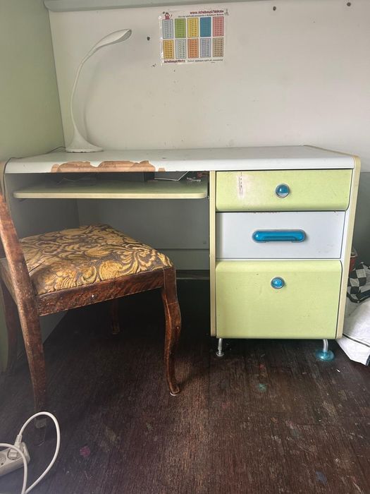 Piętrowe łóżko z biurkiem i zestawem do pokoju dziecka