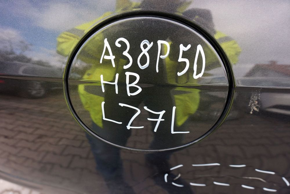 KLAPKA WLEWU PALIWA A3 8P 5D HB LZ7L  AUDI 2003-2008