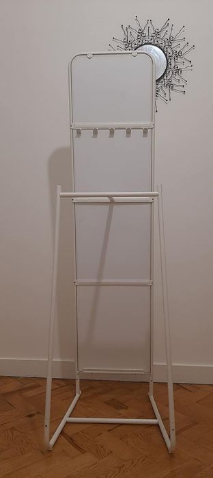 Espelho de pé alto com cabide