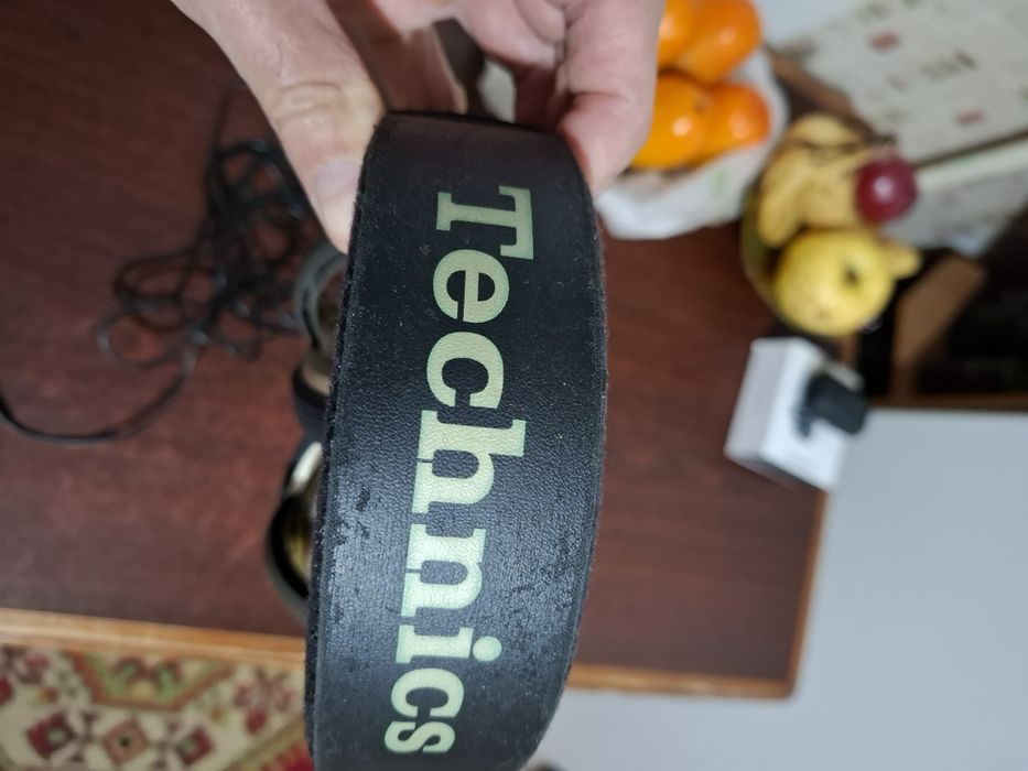 Продам навушники закритого типу