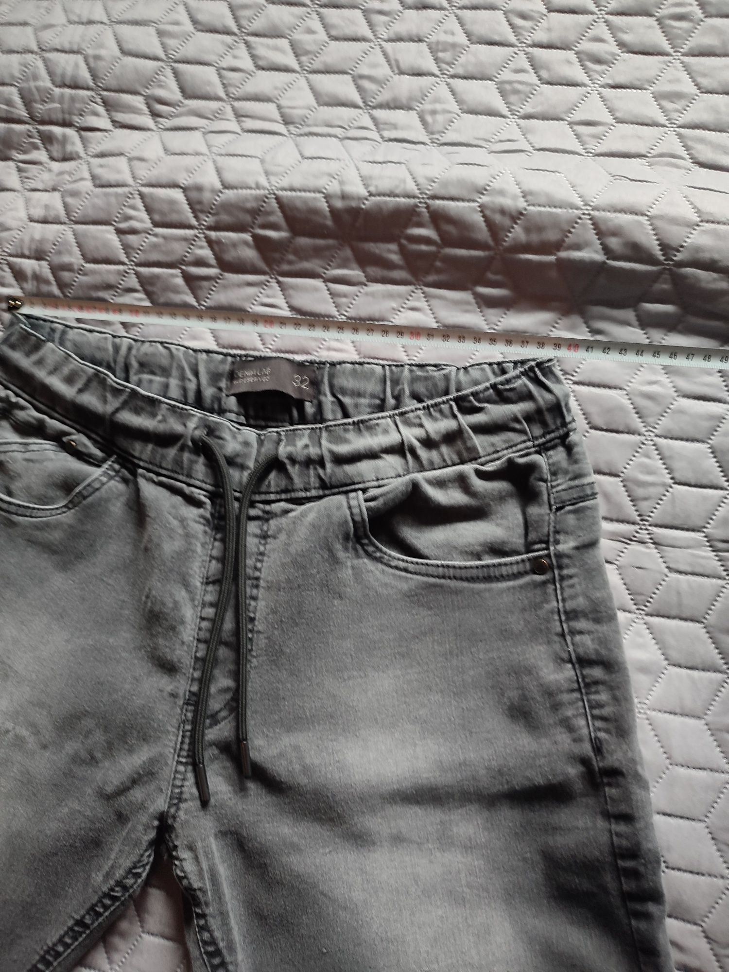 Spodnie krótkie jeansowe Reserved