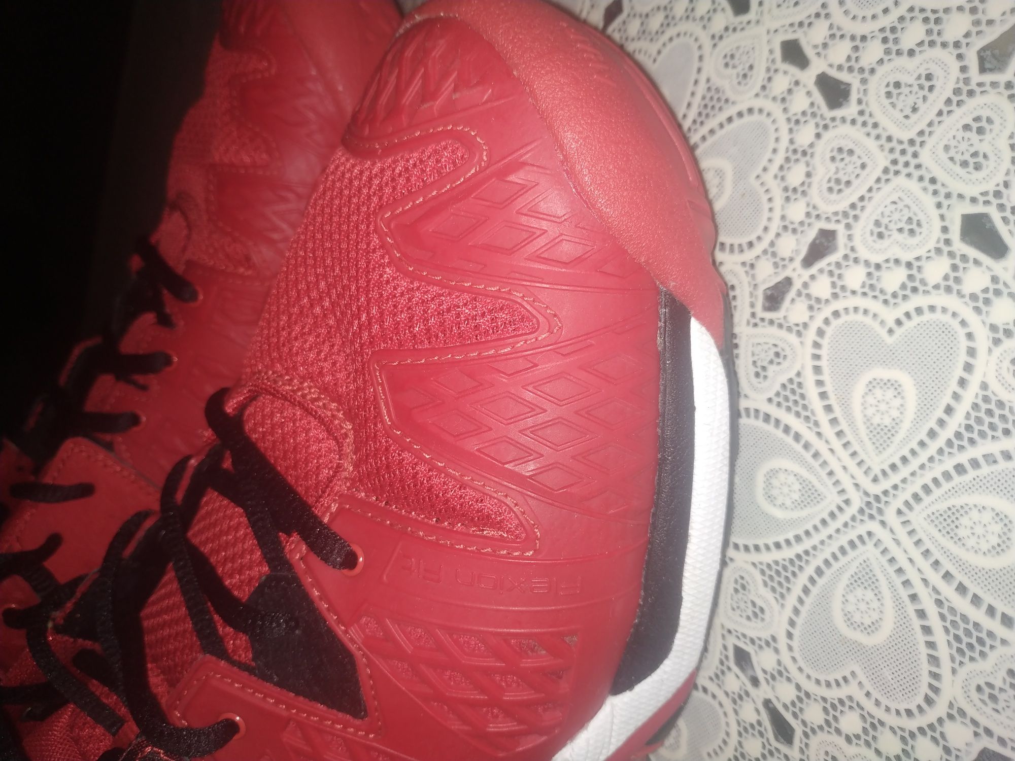 Кроссовки Asics.